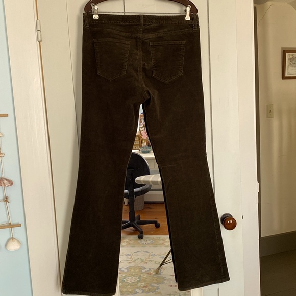 Like new Gap Perfect Boot corduroy pants - Picture 2 of 7